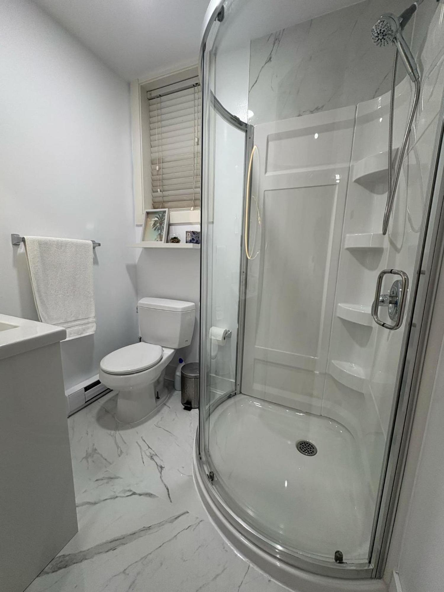 Guest Room With Private Bath In Langford Victoria Exterior foto